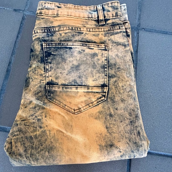 Distressed Men Jeans - Picture 3 of 8